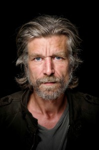 Karl Ove Knausgård fortjener honnør for å  snakke åpent om menn, og mest om seg selv. Foto: André Løyning, Oktober Forlag